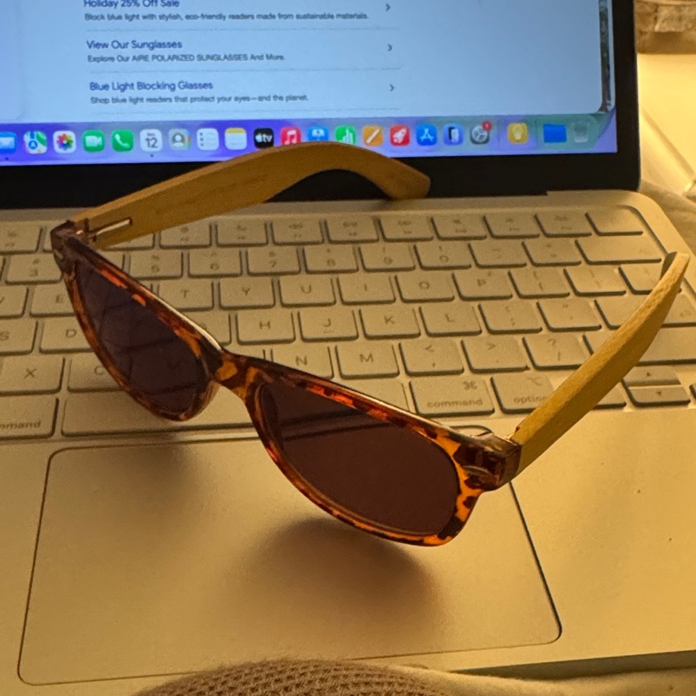 Classic Sun Tortoiseshell Frame Sunglasses (readers 1.50) with wooden Arms